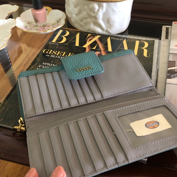 A Fossil leather wristlet wallet in a beautiful teal green. - Picture 3 of 10